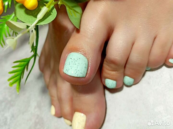 Педикюр, покрытие гель-лак, модель