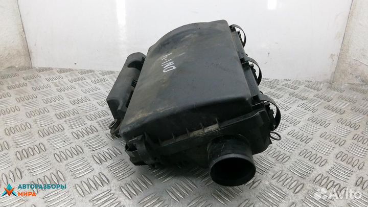 Корпус воздушного фильтра Toyota Prius 2 2006