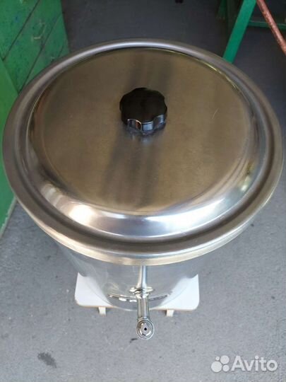 Новый Водонагреватель титан кнэ-25