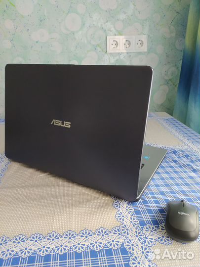 Asus vivobook 17