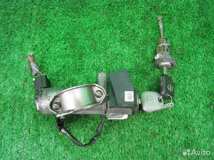 Замок зажигания Toyota Avensis T25 2003