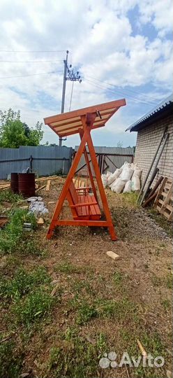 Садовые качели из дерева