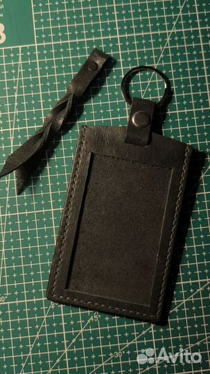 Чехол, бэйдж из натуральной кожи