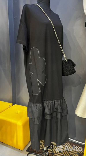 Платье с воланом