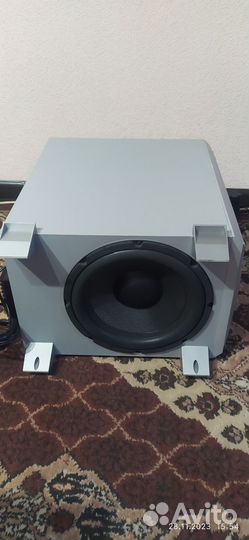 Активный сабвуфер