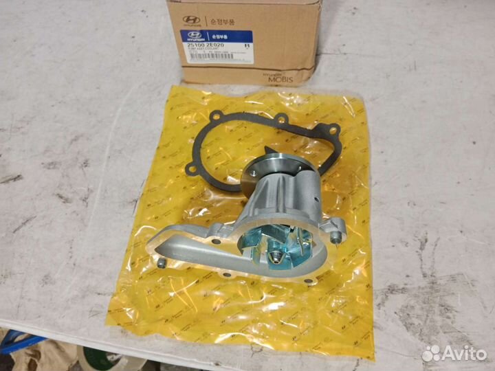 Помпа водяной насос Hyundai i30 i40 ix35 Optima