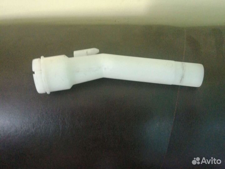 Заливная горловина омывающей жидкости Opel Astra J