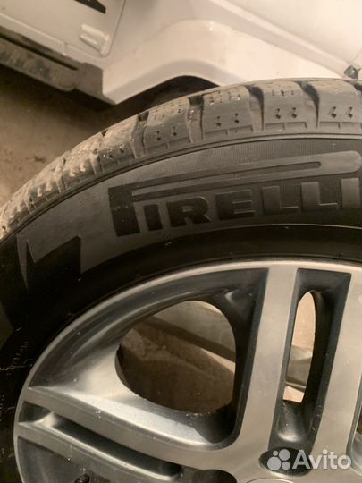 Pirelli Ice Zero 215/55 R17