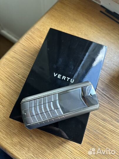 Vertu Ascent 2010