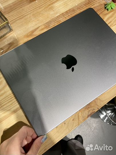 Macbook pro 14 m1 1tb