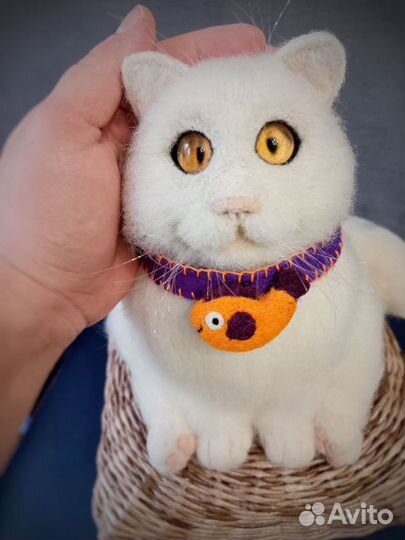 Валяная игрушка кот белый