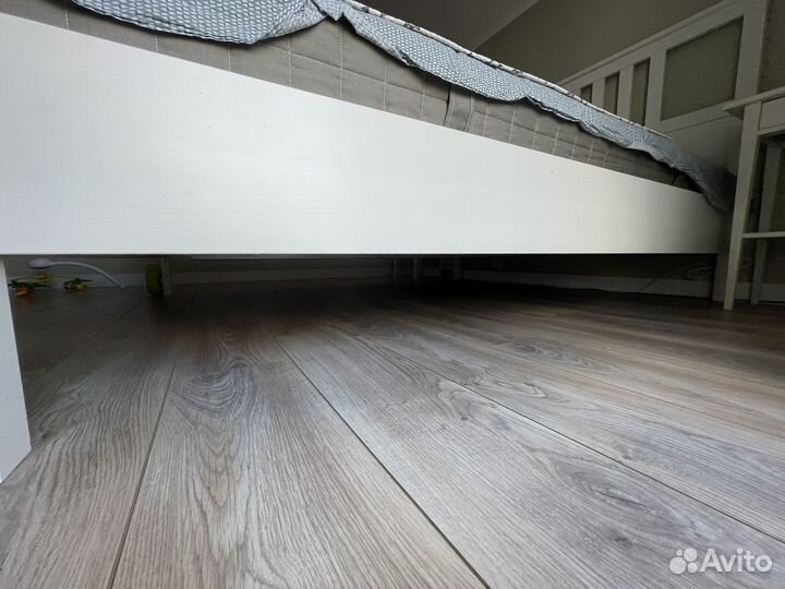 Кровать икеа и 2 тумбочки