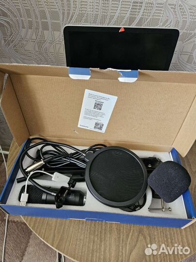 Микрофон BM800 + штатив+фантомное питание