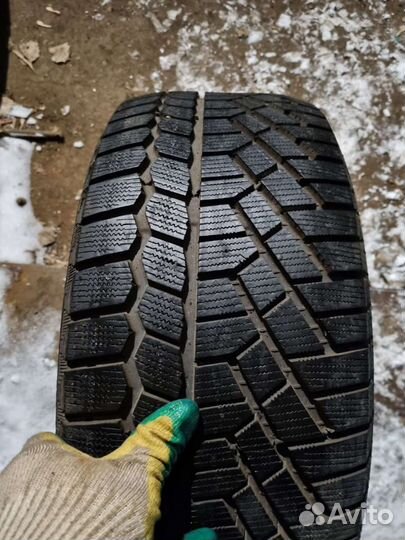 Continental ContiVikingContact 5 235/45 R17 97T