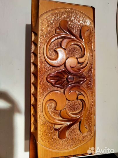 Деревянная шкатулка резная