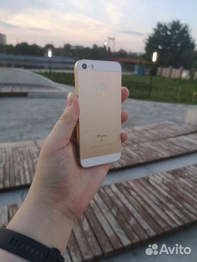 iPhone SE, 32 ГБ