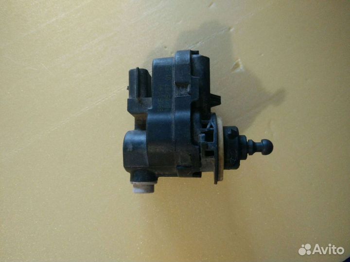 Моторчик корректора фары 2 шт Nissan Almera G15 Ал