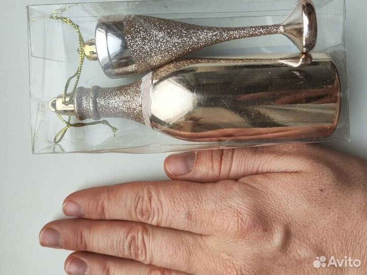 Новые ëлочные игрушки бутылка и бокал, золотые