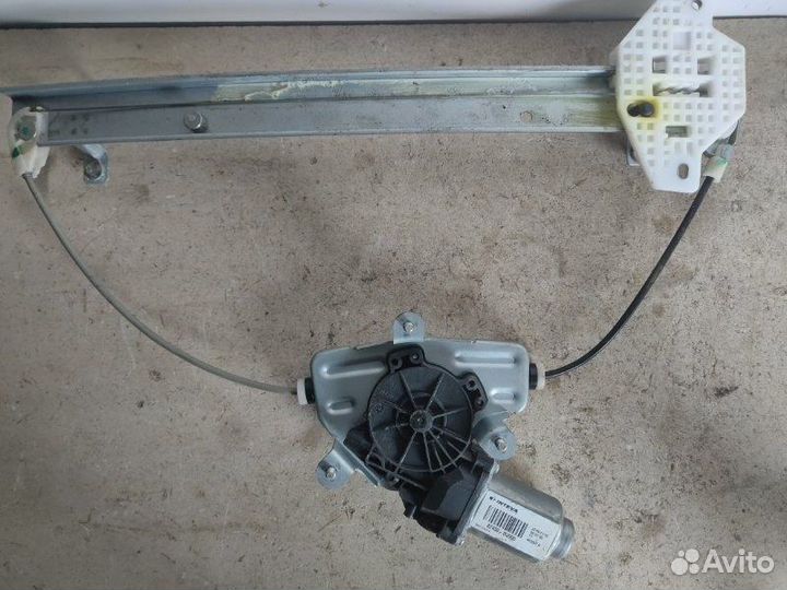Стеклоподъемник электрический(с мотором) задний