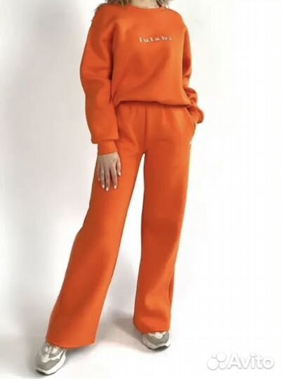 Спортивный костюм женский