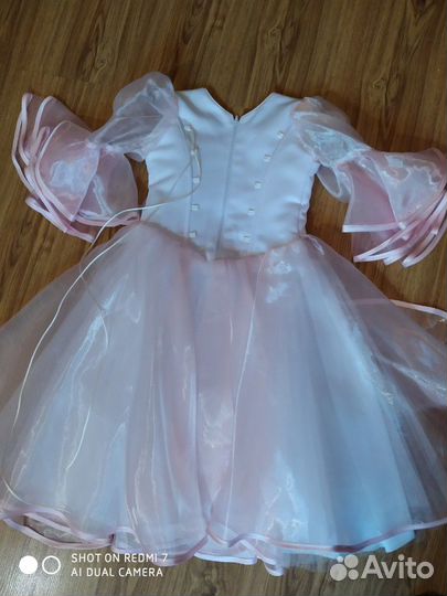 Красивое праздничное платье на 2-3года