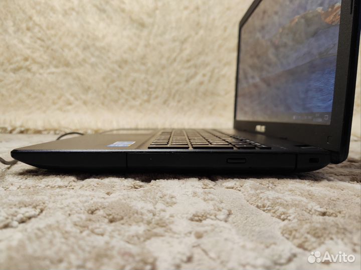 Шустрый ноутбук Asus SSD 240 как новый