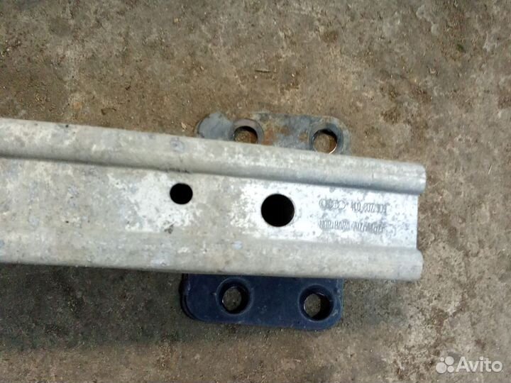 Задний усилитель бампера Ауди Q7