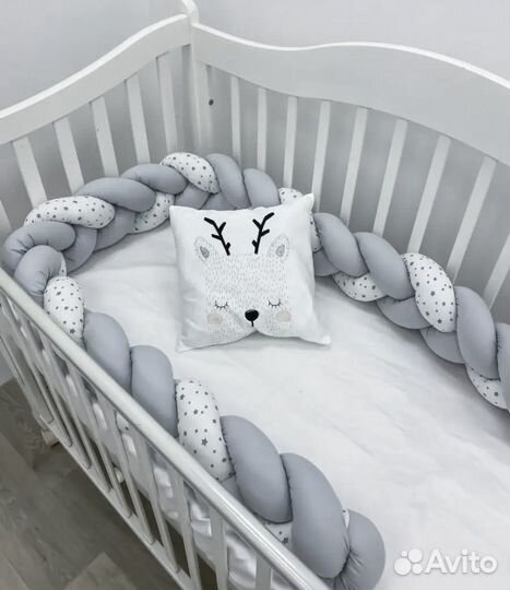Подушка косичка бортик в детскую кроватку