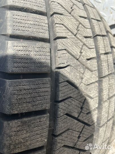 Triangle Snowlink TWT02 275/40 R20