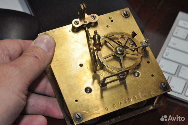 Редкий механизм настенных часов с клеймом