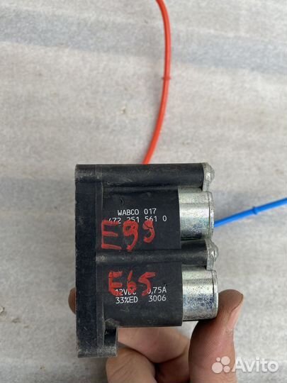 Блок клапанов пневмоподвески BMW X5 E53