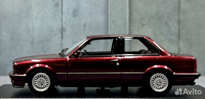 Модель BMW 3-Series E30 1989 Maxichamps 1:43