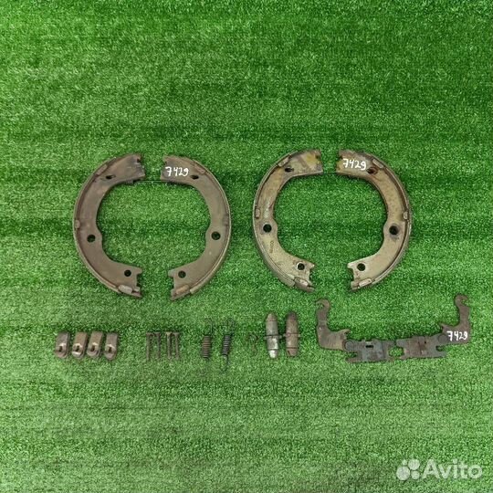 Комплект монтажный тормозных колодок задний