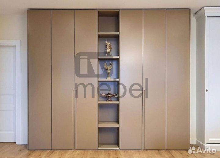 Распашной шкаф