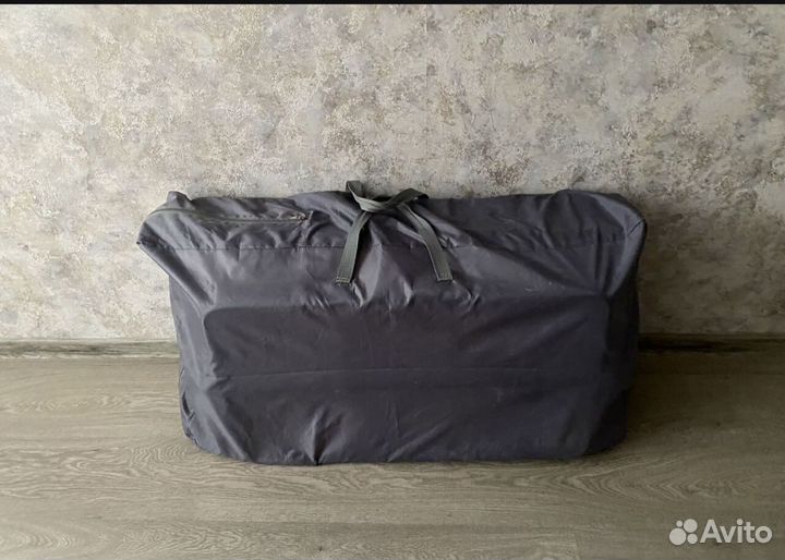 Детская кроватка с маятником