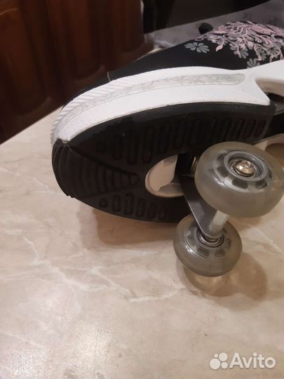 Кроссовки на роликах. Ролики- кроссовки