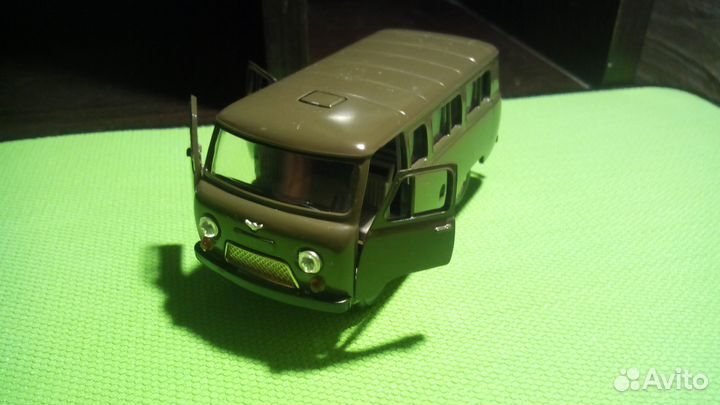 Модель автомобиля УАЗ 452 (Номерная А41,1:43,ссср)