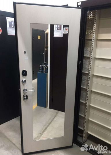 Дверь входная новая