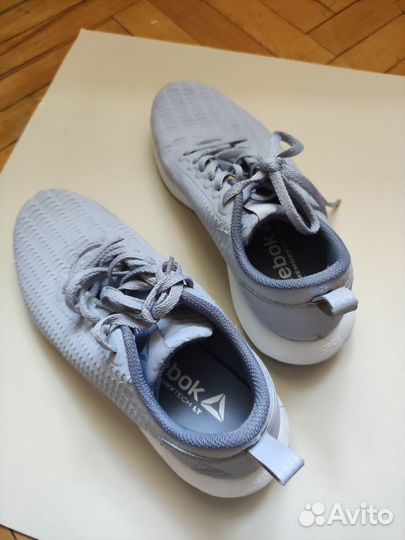 Легкие кроссовки Reebok astroride walk