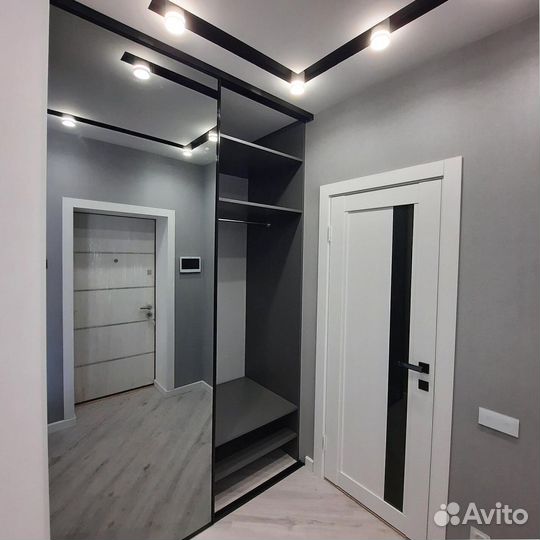 Шкаф-купе с зеркалом