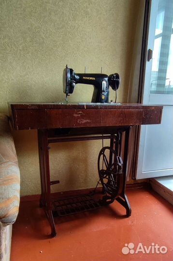 Ретро швейная машина Minerva