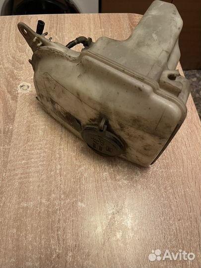 Бачок омывателя с моторчиком toyota corolla 110