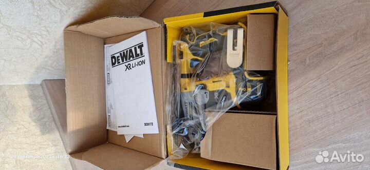Аккумуляторный перфоратор DeWalt DCH172