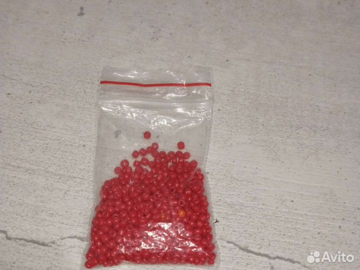 Красный мелкий бисер