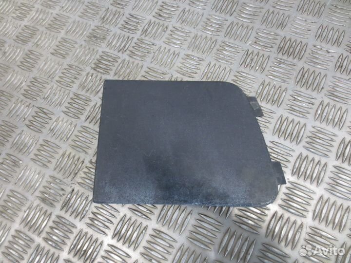 Заглушка решетки радиатора верхняя правая Volvo 20