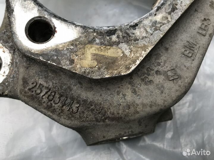 Кулак поворотный передний левый Cadillac SRX II