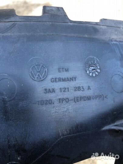Дефлектор радиатора левый Volkswagen Passat B7