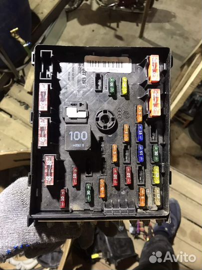 Блок предохранителей Фольксваген Volkswagen