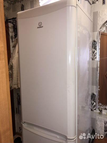 Холодильник indesit
