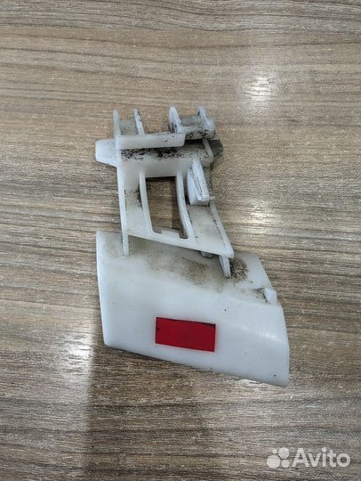 Крепление бампера Toyota Prius ZVW30 2ZR-FXE Лев. Задн